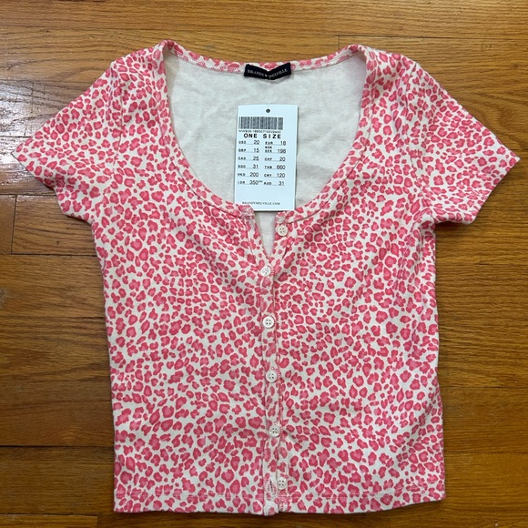 NWT Brandy Melville Zelly Crop Top | Pink Chettah - Picture 2 of 6